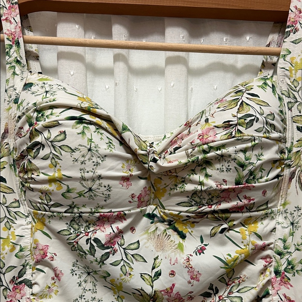 Nip Tuck Swimsuit Women’s 6 Floral One-Piece Ruched Sides - Picture 13 of 14